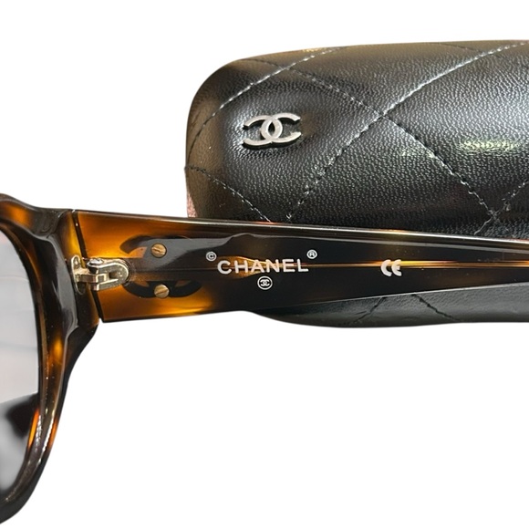 CHANEL Vintage Tortoise Shell Sunglasses with Quilted Case & Cloth 04151 91235 - Picture 5 of 7